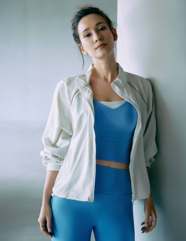 卢靖姗的身材纤瘦有型，谁能看出来她已经是二胎宝妈了？