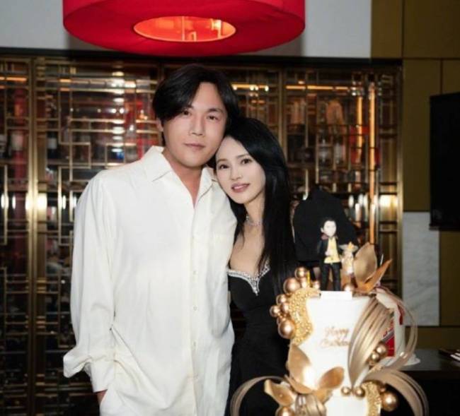 秦昊伊能静一家在上海看房被偶遇！曾被传“婚变”